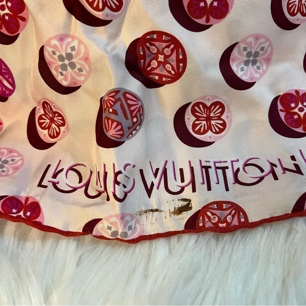 Louis vuitton kimodo dots scarf